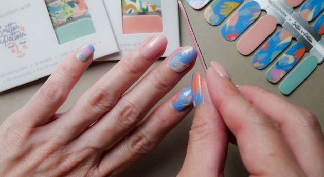 Nail Art Revolution: Gel Nail Wraps Unleashed post thumbnail image